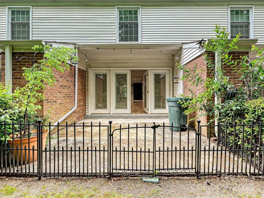 7004 Quail Hill Road, Charlotte, NC 28210.  MLS# CAR4250301, YatesRealty ID 14349. 