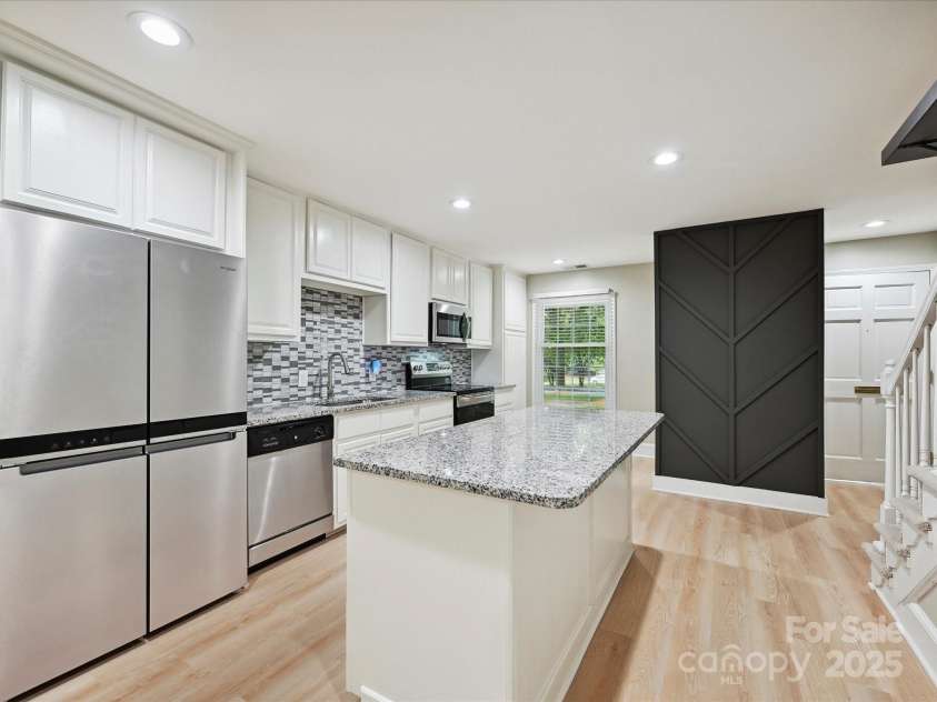 7004 Quail Hill Road, Charlotte, NC 28210.  MLS# CAR4250301, YatesRealty ID 14349. 