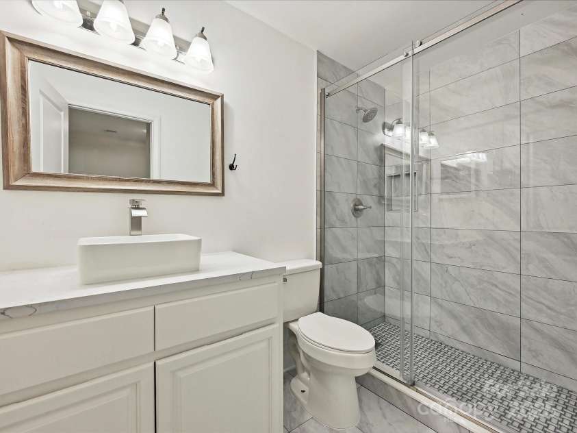 7004 Quail Hill Road, Charlotte, NC 28210.  MLS# CAR4250301, YatesRealty ID 14349. 