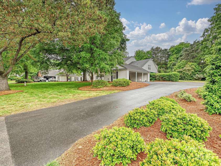 7004 Quail Hill Road, Charlotte, NC 28210.  MLS# CAR4250301, YatesRealty ID 14349. 