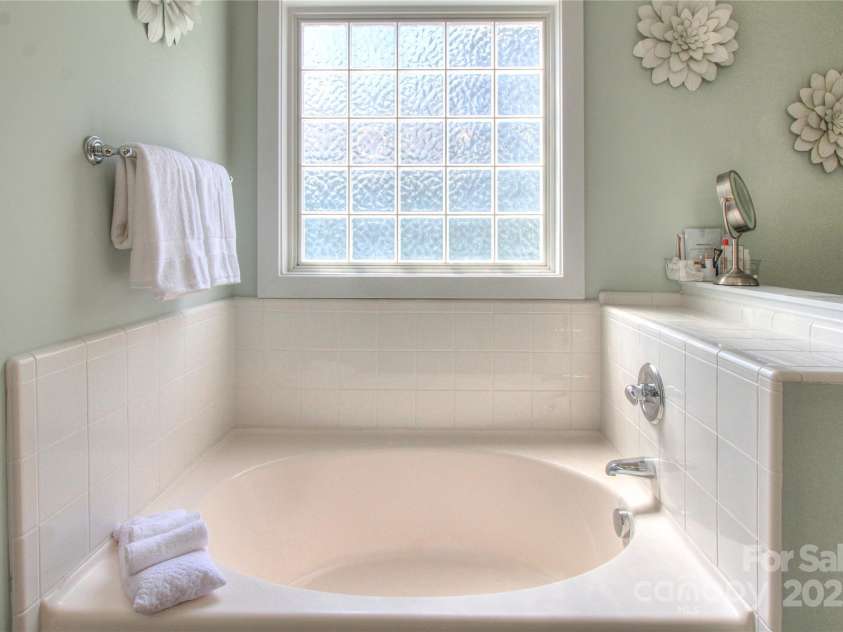 3009 Thayer Drive, Waxhaw, NC 28173.  MLS# CAR4252302, YatesRealty ID 14351. 