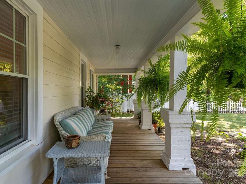 404 Montreat Road, Black Mountain, NC 28711.  MLS# CAR4176607, YatesRealty ID 14352. 