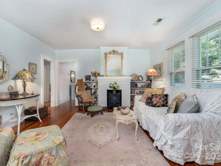 404 Montreat Road, Black Mountain, NC 28711.  MLS# CAR4176607, YatesRealty ID 14352. 