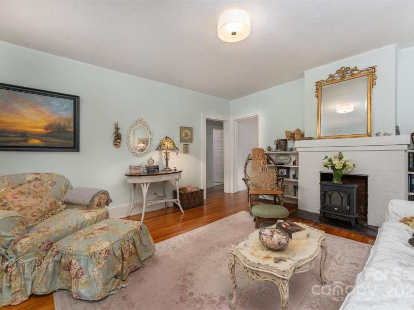 404 Montreat Road, Black Mountain, NC 28711.  MLS# CAR4176607, YatesRealty ID 14352. 