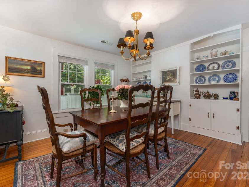 404 Montreat Road, Black Mountain, NC 28711.  MLS# CAR4176607, YatesRealty ID 14352. 