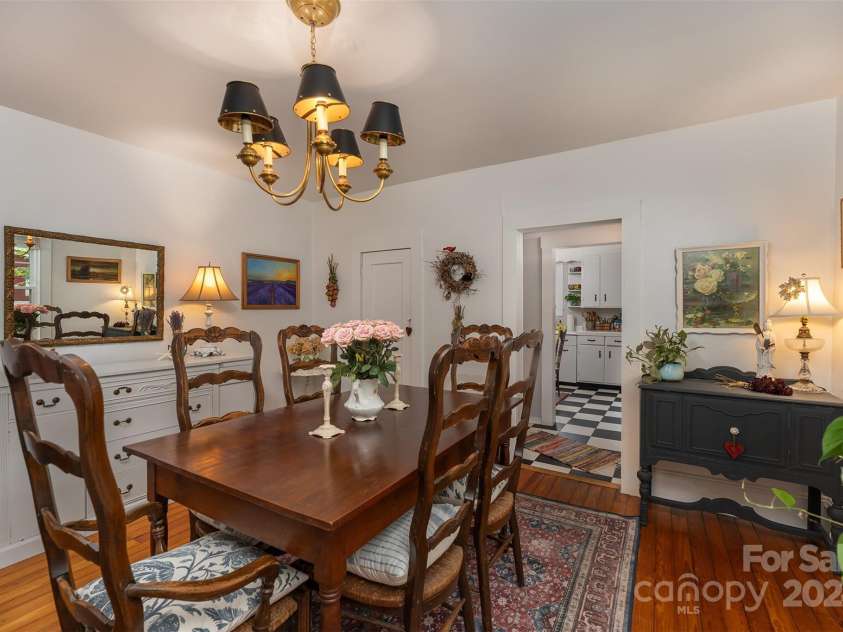 404 Montreat Road, Black Mountain, NC 28711.  MLS# CAR4176607, YatesRealty ID 14352. 