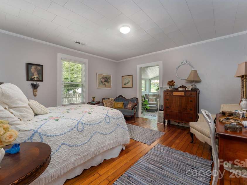 404 Montreat Road, Black Mountain, NC 28711.  MLS# CAR4176607, YatesRealty ID 14352. 