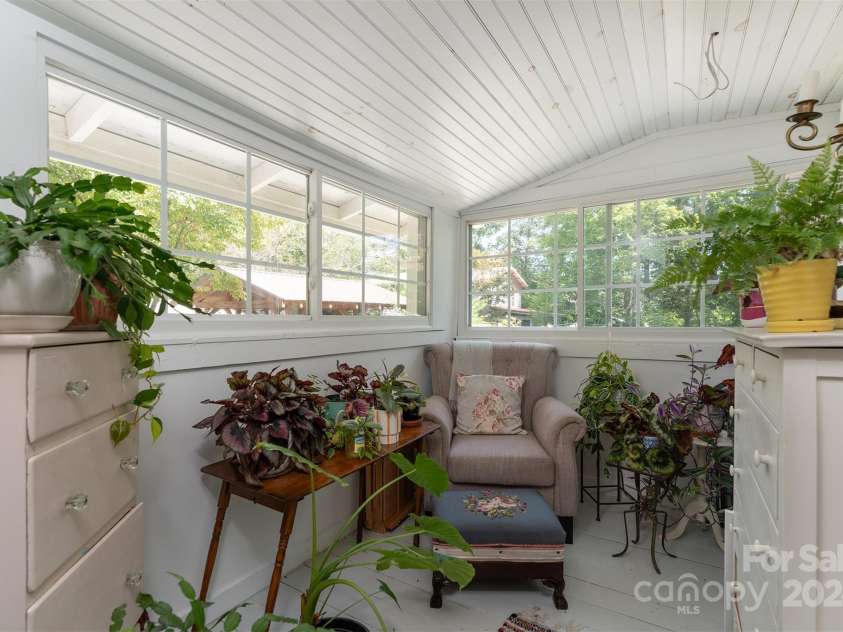 404 Montreat Road, Black Mountain, NC 28711.  MLS# CAR4176607, YatesRealty ID 14352. 