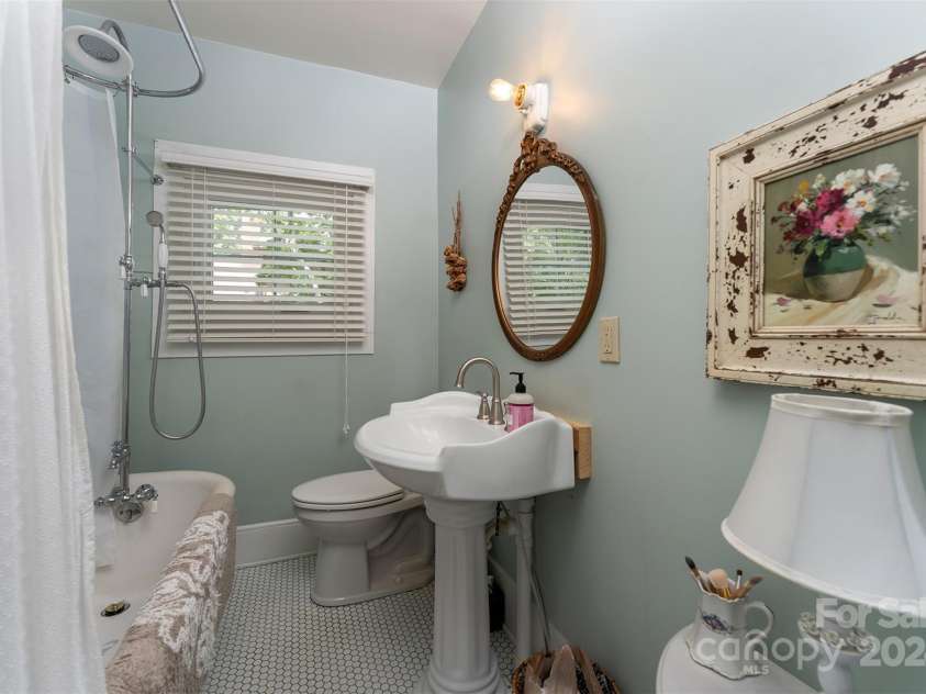 404 Montreat Road, Black Mountain, NC 28711.  MLS# CAR4176607, YatesRealty ID 14352. 