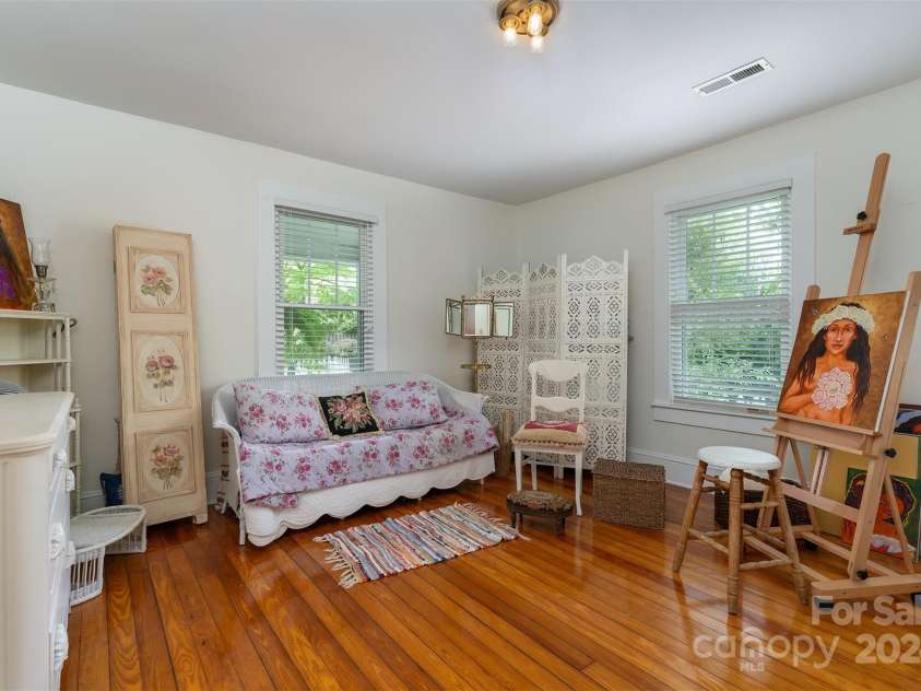 404 Montreat Road, Black Mountain, NC 28711.  MLS# CAR4176607, YatesRealty ID 14352. 