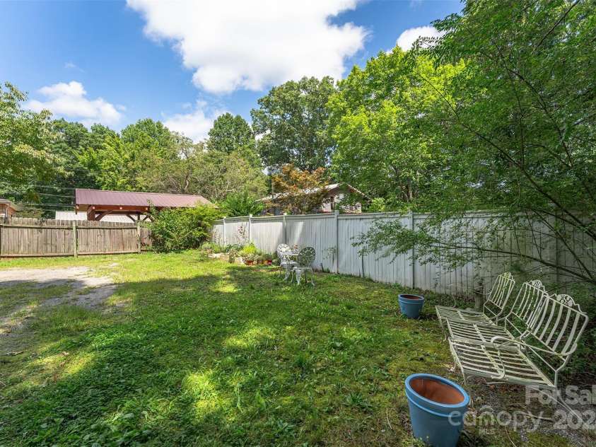 404 Montreat Road, Black Mountain, NC 28711.  MLS# CAR4176607, YatesRealty ID 14352. 