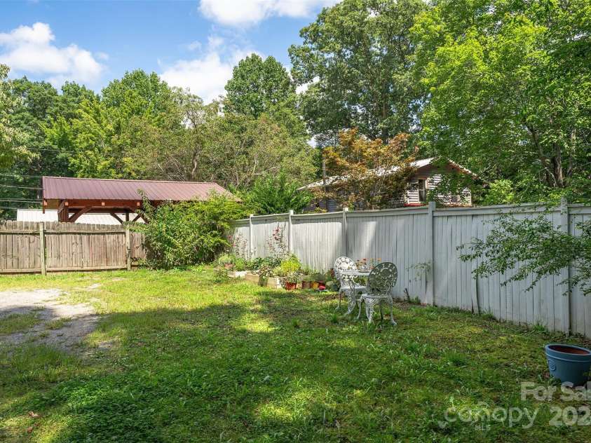 404 Montreat Road, Black Mountain, NC 28711.  MLS# CAR4176607, YatesRealty ID 14352. 