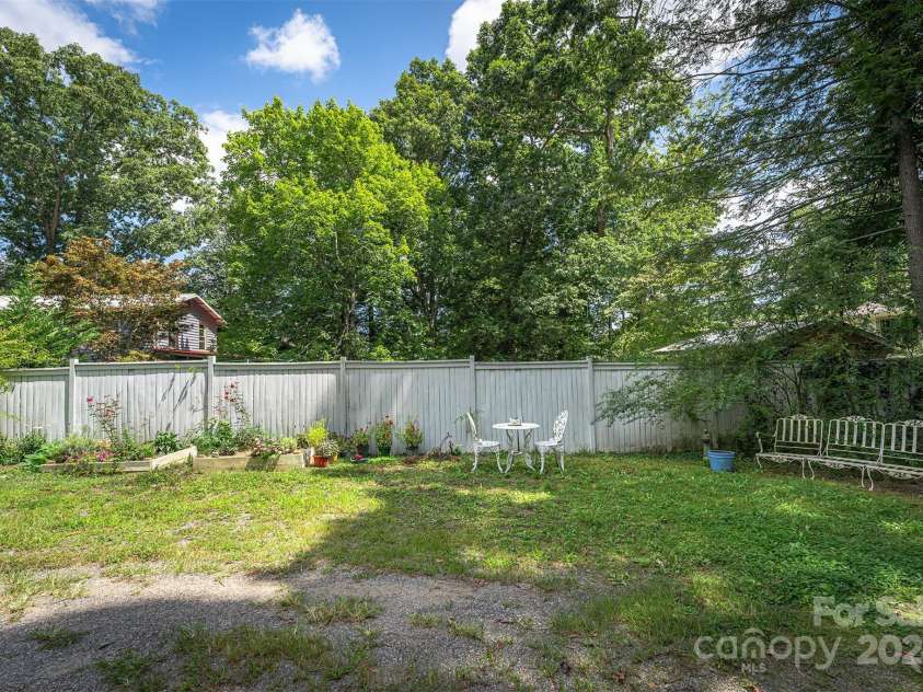 404 Montreat Road, Black Mountain, NC 28711.  MLS# CAR4176607, YatesRealty ID 14352. 
