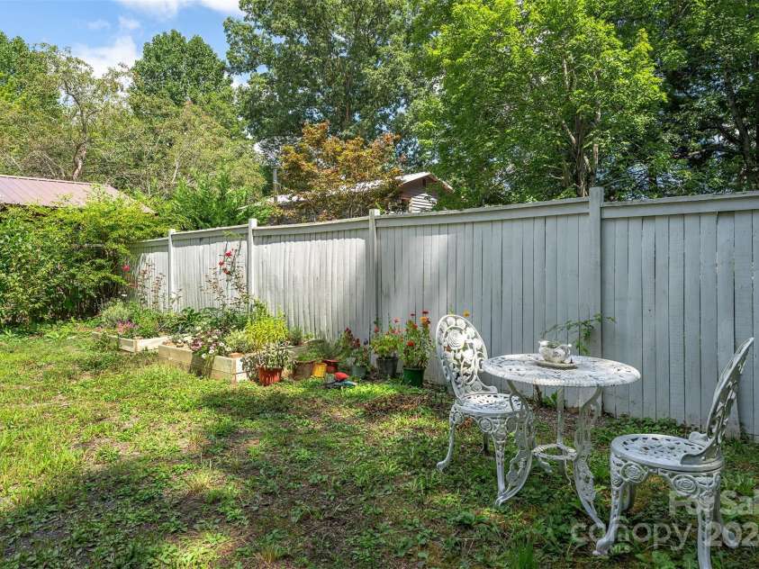 404 Montreat Road, Black Mountain, NC 28711.  MLS# CAR4176607, YatesRealty ID 14352. 