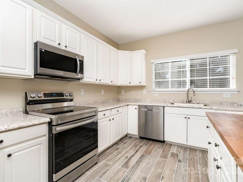 2514 Waters Vista Circle, Charlotte, NC 28213.  MLS# CAR4240411, YatesRealty ID 14353. 