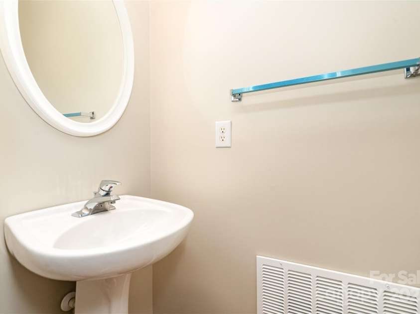 2514 Waters Vista Circle, Charlotte, NC 28213.  MLS# CAR4240411, YatesRealty ID 14353. Half Bathroom on main floor