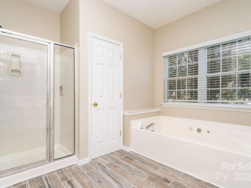 2514 Waters Vista Circle, Charlotte, NC 28213.  MLS# CAR4240411, YatesRealty ID 14353. Primary Bathroom