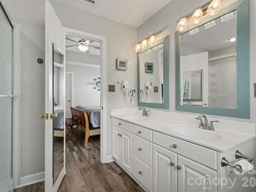4404 Stonefield Drive, Charlotte, NC 28269.  MLS# CAR4364887, YatesRealty ID 14354. 