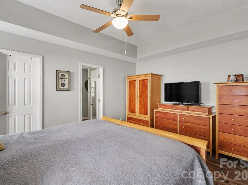 4404 Stonefield Drive, Charlotte, NC 28269.  MLS# CAR4364887, YatesRealty ID 14354. 
