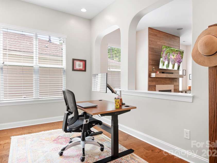 4902 Looking Glass Trail, Denver, NC 28037.  MLS# CAR4250662, YatesRealty ID 14354. Airy And Open, Work And Watch TV