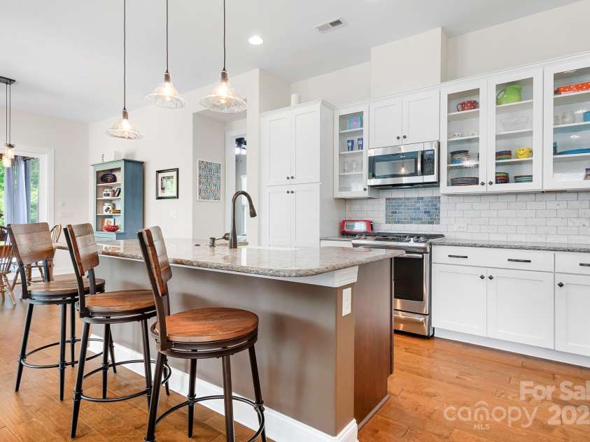 4902 Looking Glass Trail, Denver, NC 28037.  MLS# CAR4250662, YatesRealty ID 14354. Open And Bright White Kitchen