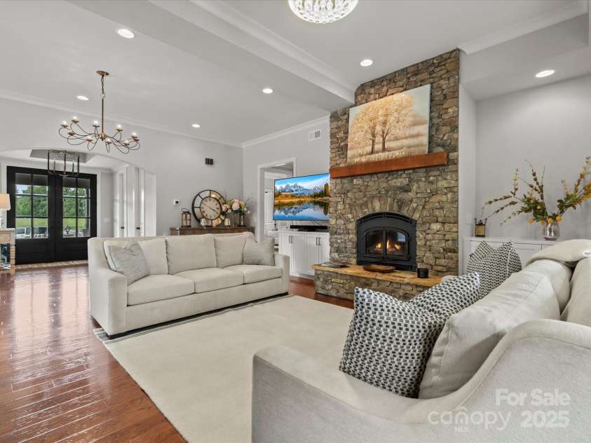 2521 Neely Store Road, Rock Hill, SC 29730.  MLS# CAR4258625, YatesRealty ID 14356. Family Room