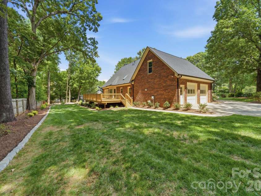 5243 Mintridge Road, Mint Hill, NC 28227.  MLS# CAR4358106, YatesRealty ID 14357. Extra space for parking