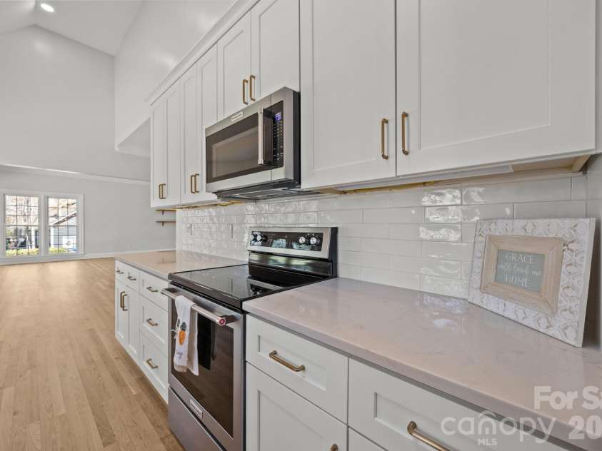 5243 Mintridge Road, Mint Hill, NC 28227.  MLS# CAR4358106, YatesRealty ID 14357. Kitchen Aide appliances are two years old