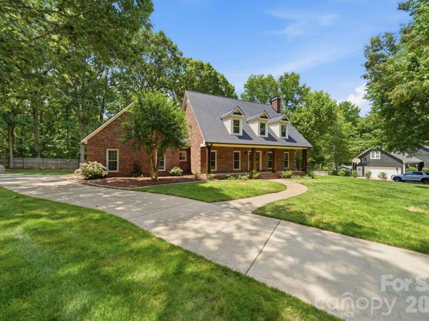 5243 Mintridge Road, Mint Hill, NC 28227.  MLS# CAR4358106, YatesRealty ID 14357. Welcoming curb appeal