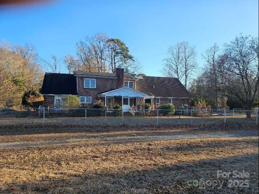 100 Boros Landing, New Bern, NC 28560.  MLS# CAR4258292, YatesRealty ID 14358. 