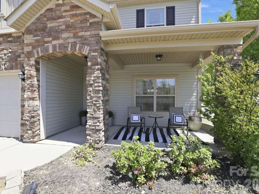 1429 Sunflower Field Place, Matthews, NC 28104.  MLS# CAR4369526, YatesRealty ID 14358. 
