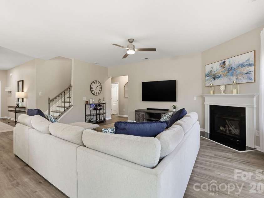 1429 Sunflower Field Place, Matthews, NC 28104.  MLS# CAR4369526, YatesRealty ID 14358. 
