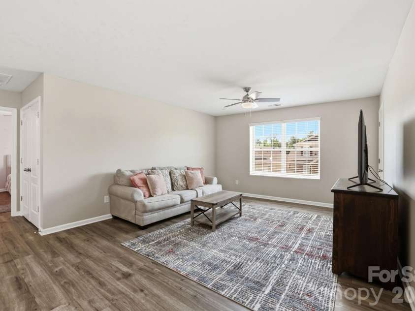 1429 Sunflower Field Place, Matthews, NC 28104.  MLS# CAR4369526, YatesRealty ID 14358. 