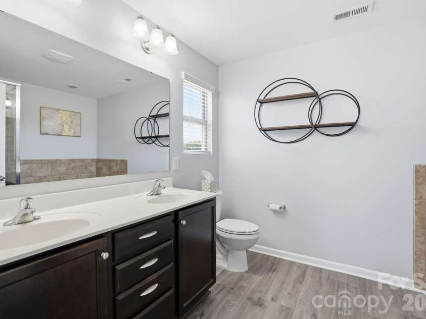 1429 Sunflower Field Place, Matthews, NC 28104.  MLS# CAR4369526, YatesRealty ID 14358. 