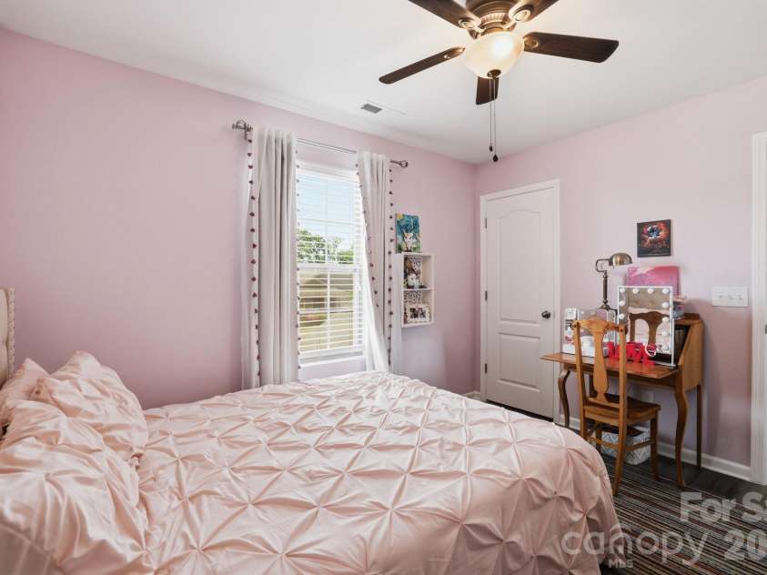 1429 Sunflower Field Place, Matthews, NC 28104.  MLS# CAR4369526, YatesRealty ID 14358. 