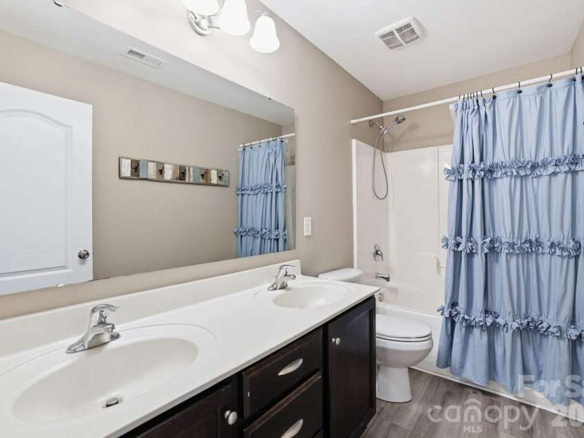 1429 Sunflower Field Place, Matthews, NC 28104.  MLS# CAR4369526, YatesRealty ID 14358. 