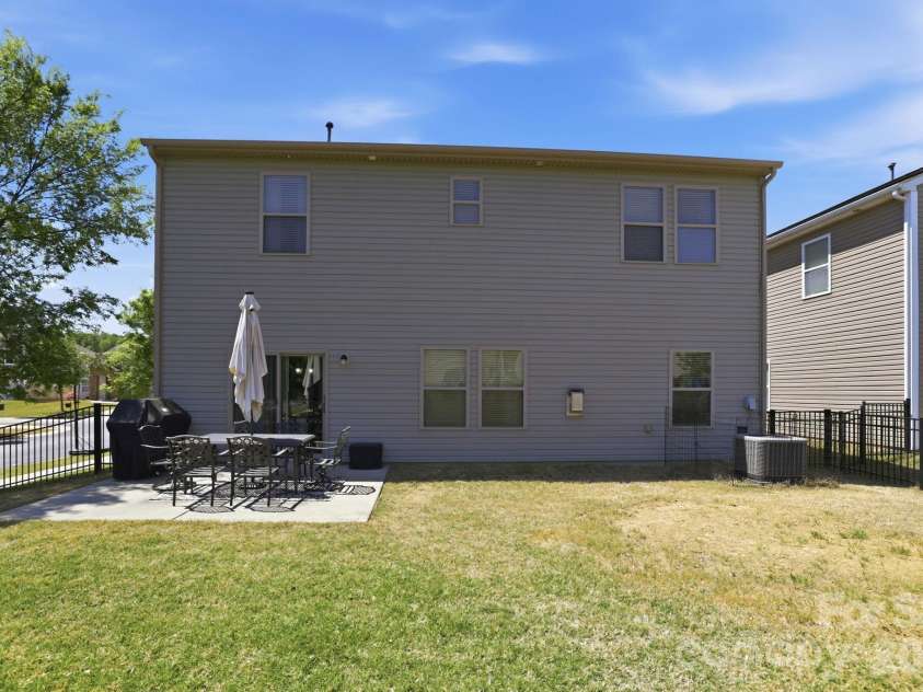 1429 Sunflower Field Place, Matthews, NC 28104.  MLS# CAR4369526, YatesRealty ID 14358. 