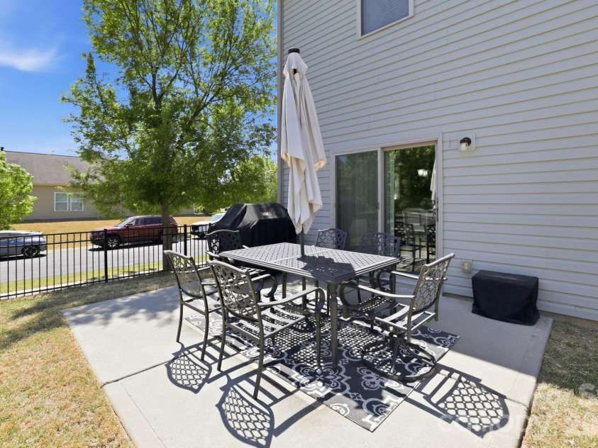 1429 Sunflower Field Place, Matthews, NC 28104.  MLS# CAR4369526, YatesRealty ID 14358. 