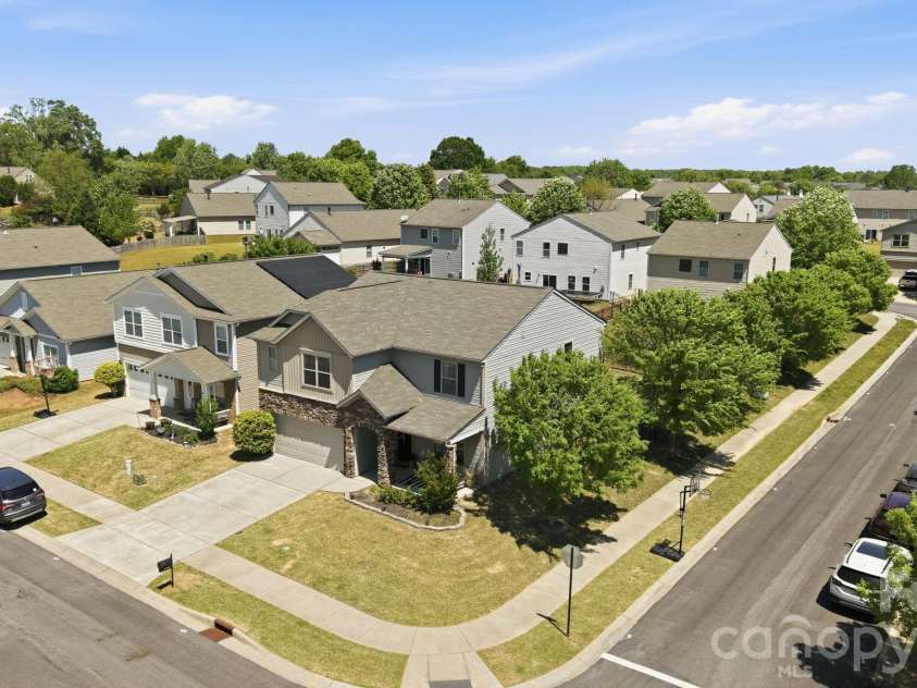 1429 Sunflower Field Place, Matthews, NC 28104.  MLS# CAR4369526, YatesRealty ID 14358. 