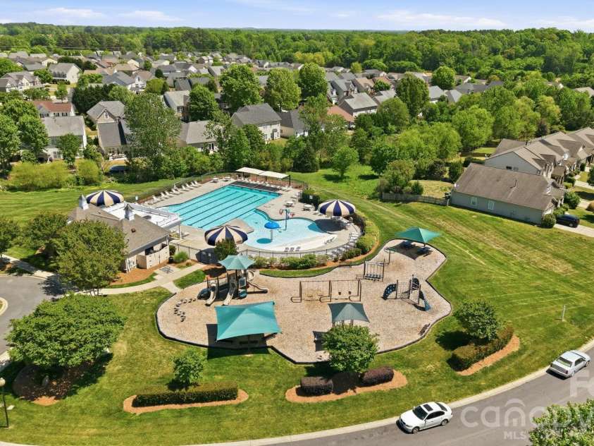 1429 Sunflower Field Place, Matthews, NC 28104.  MLS# CAR4369526, YatesRealty ID 14358. 