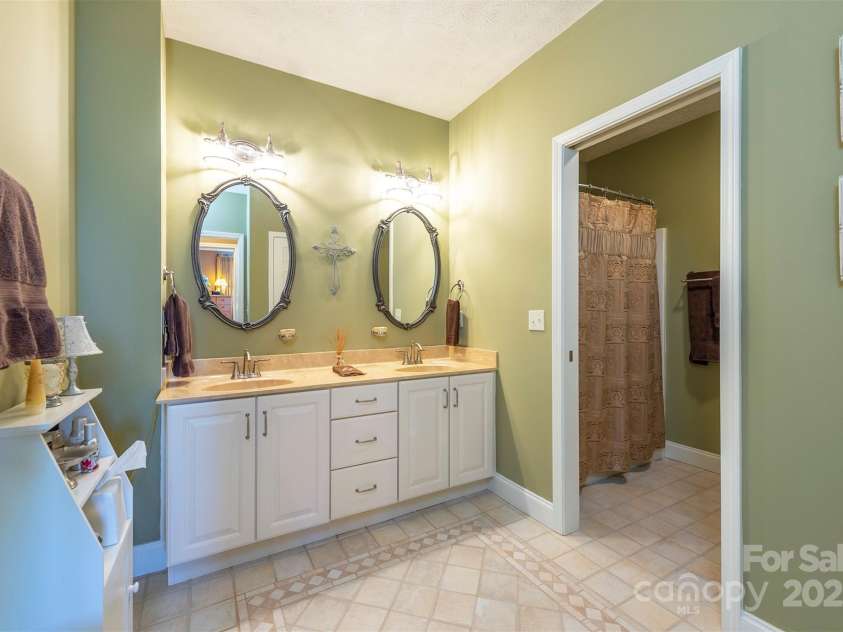 59 Carriage Highlands Court, Hendersonville, NC 28791.  MLS# CAR4243182, YatesRealty ID 14360. Large full bathroom