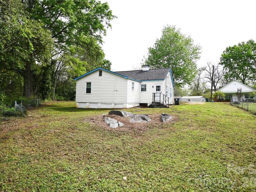 114 Gaston Street, Chester, SC 29706.  MLS# CAR4364130, YatesRealty ID 14361. 