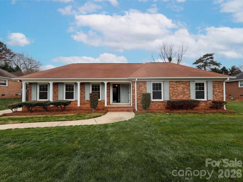 6214 Ashcrest Drive, Charlotte, NC 28217.  MLS# CAR4358391, YatesRealty ID 14363. 