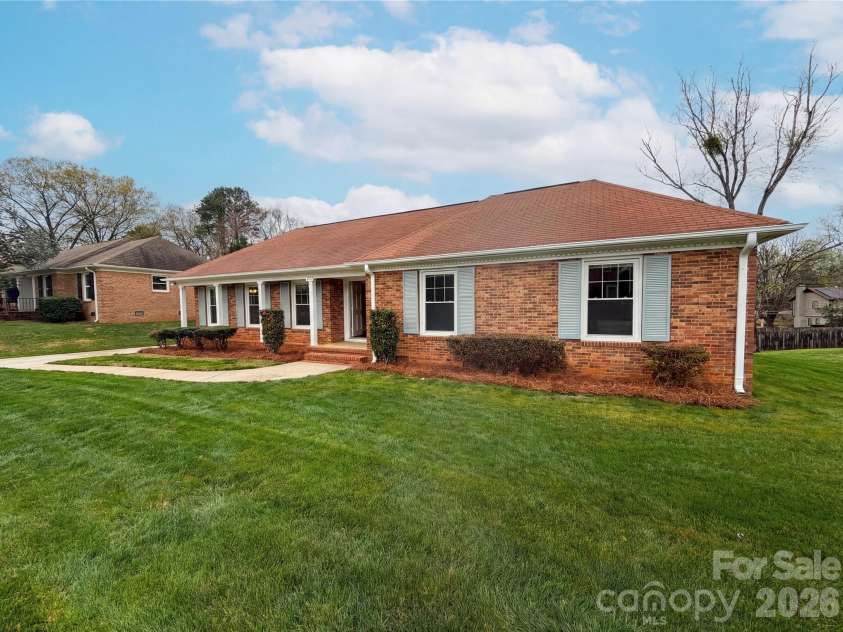 6214 Ashcrest Drive, Charlotte, NC 28217.  MLS# CAR4358391, YatesRealty ID 14363. 
