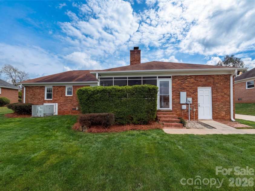 6214 Ashcrest Drive, Charlotte, NC 28217.  MLS# CAR4358391, YatesRealty ID 14363. 