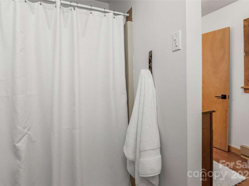 642 Mountainside Drive, Waynesville, NC 28786.  MLS# CAR4223927, YatesRealty ID 14364. 