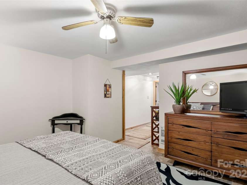 642 Mountainside Drive, Waynesville, NC 28786.  MLS# CAR4223927, YatesRealty ID 14364. 