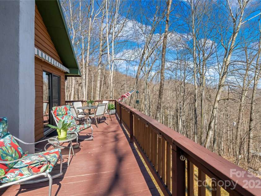 642 Mountainside Drive, Waynesville, NC 28786.  MLS# CAR4223927, YatesRealty ID 14364. 