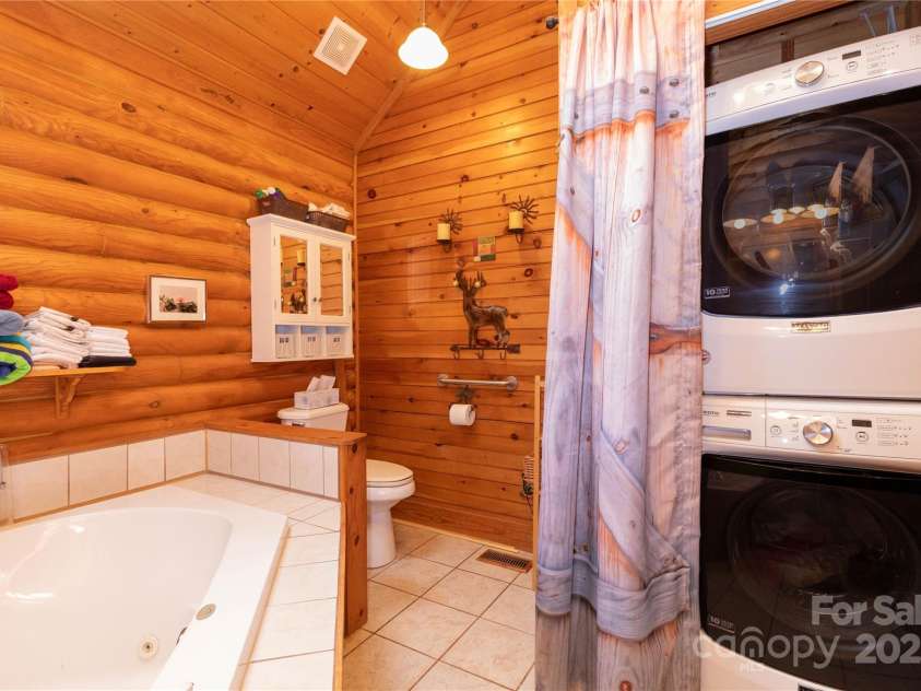 556 Emerald Parkway, Rutherfordton, NC 28139.  MLS# CAR4225778, YatesRealty ID 14366. Stackable washer & dryer convey