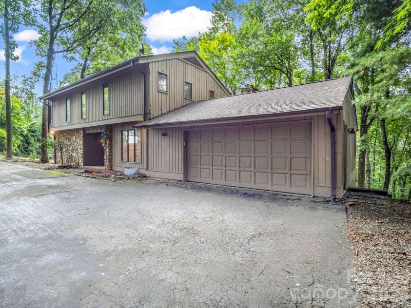 10 Chestnut Ridge Road, Mills River, NC 28759.  MLS# CAR4412466, YatesRealty ID 14367. 10 Chestnut Ridge
